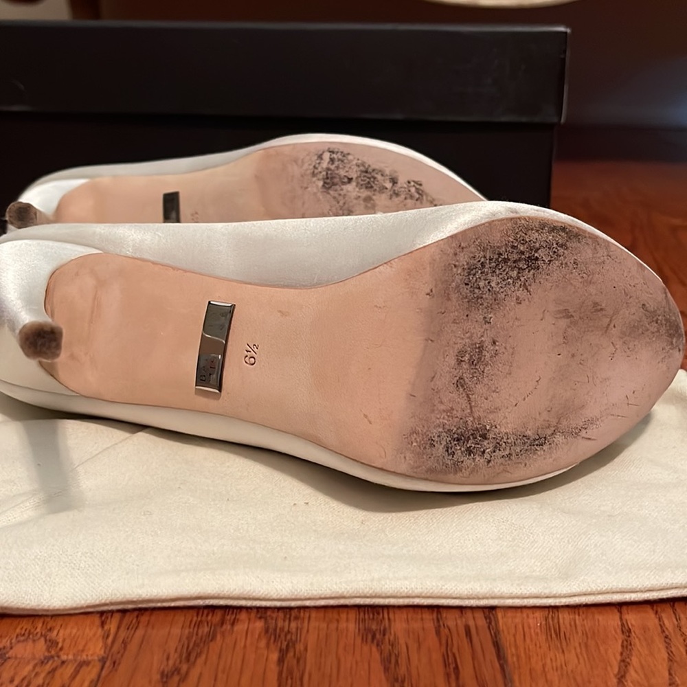 Badgley Mischa Alter Women’s Dress Pumps - Ivory Satin 6.5M EUC - Picture 6 of 8